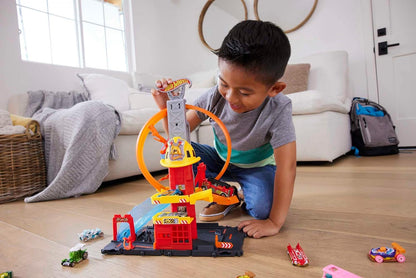 Hot Wheels City with 1 Toy Car, Kid-Powered Elevator, Water-Like Ramp, Track-Play Features, Connects to Other Sets, Fire Station with Super Loop, HKX41