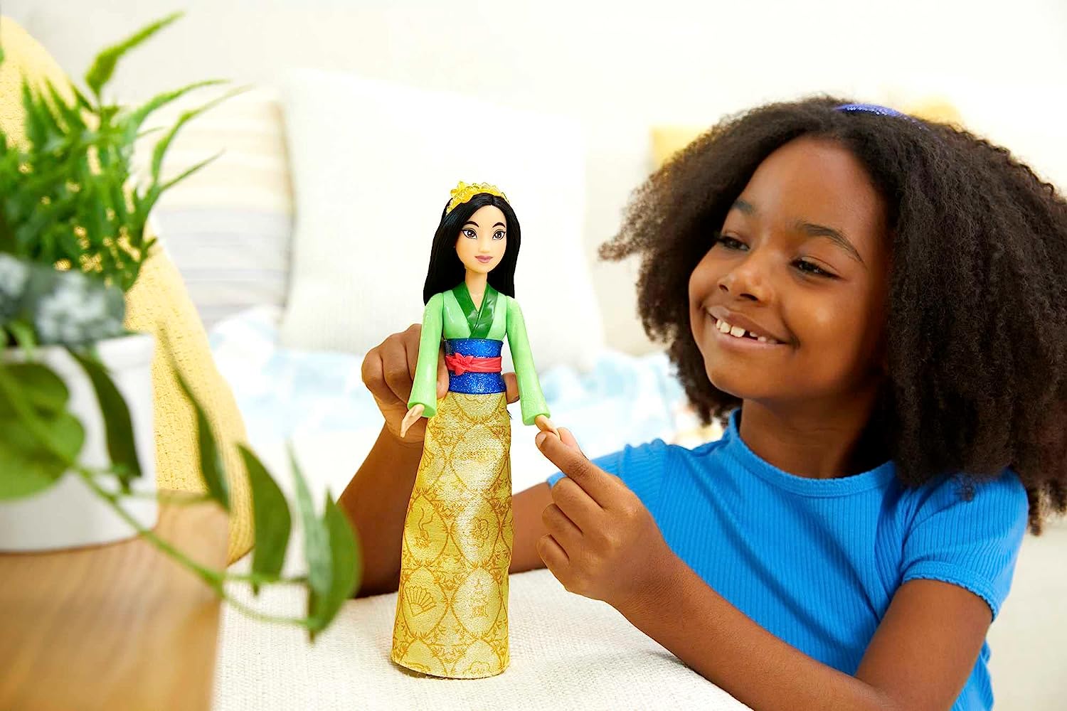 Mattel Disney Princess Mulán Muñeca princesa con pelo largo, juguete +3 años (HLW14