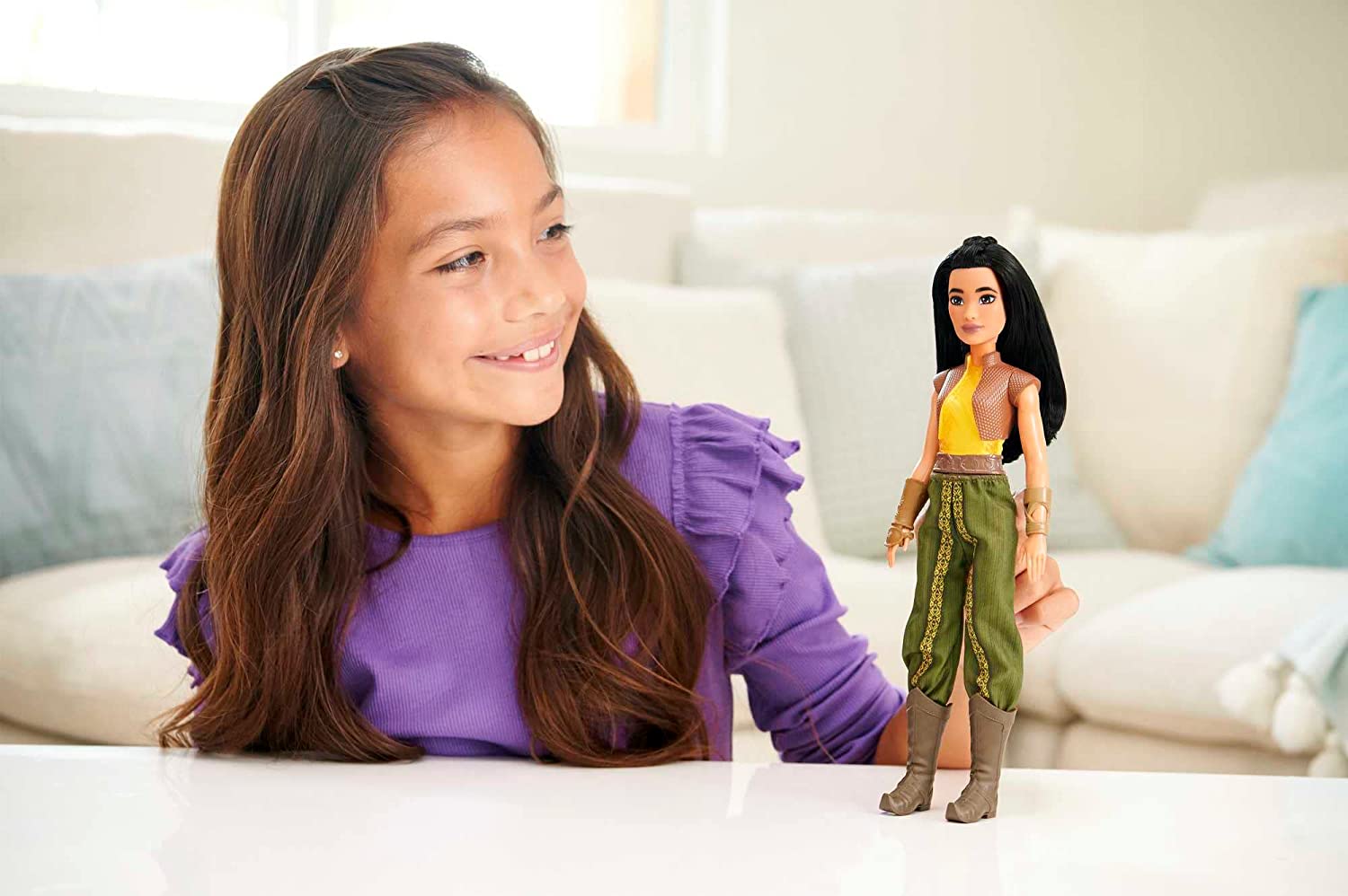 Mattel Disney Princess Dolls, Raya Posable Fashion Doll with Sparkling Clothing and Accessories, Disney Movie Toys, HLX22