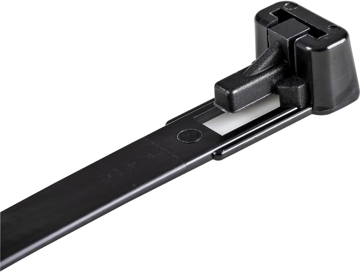 StarTech.com 6"(15cm) Reusable Cable Ties - 1/4"(7mm) wide, 1-3/8"(35mm) Bundle Dia. 50lb(22kg) Tensile Strength, Releasable Nylon Ties, Indoor/Outdoor, 94V-2/UL Listed, 100 Pack