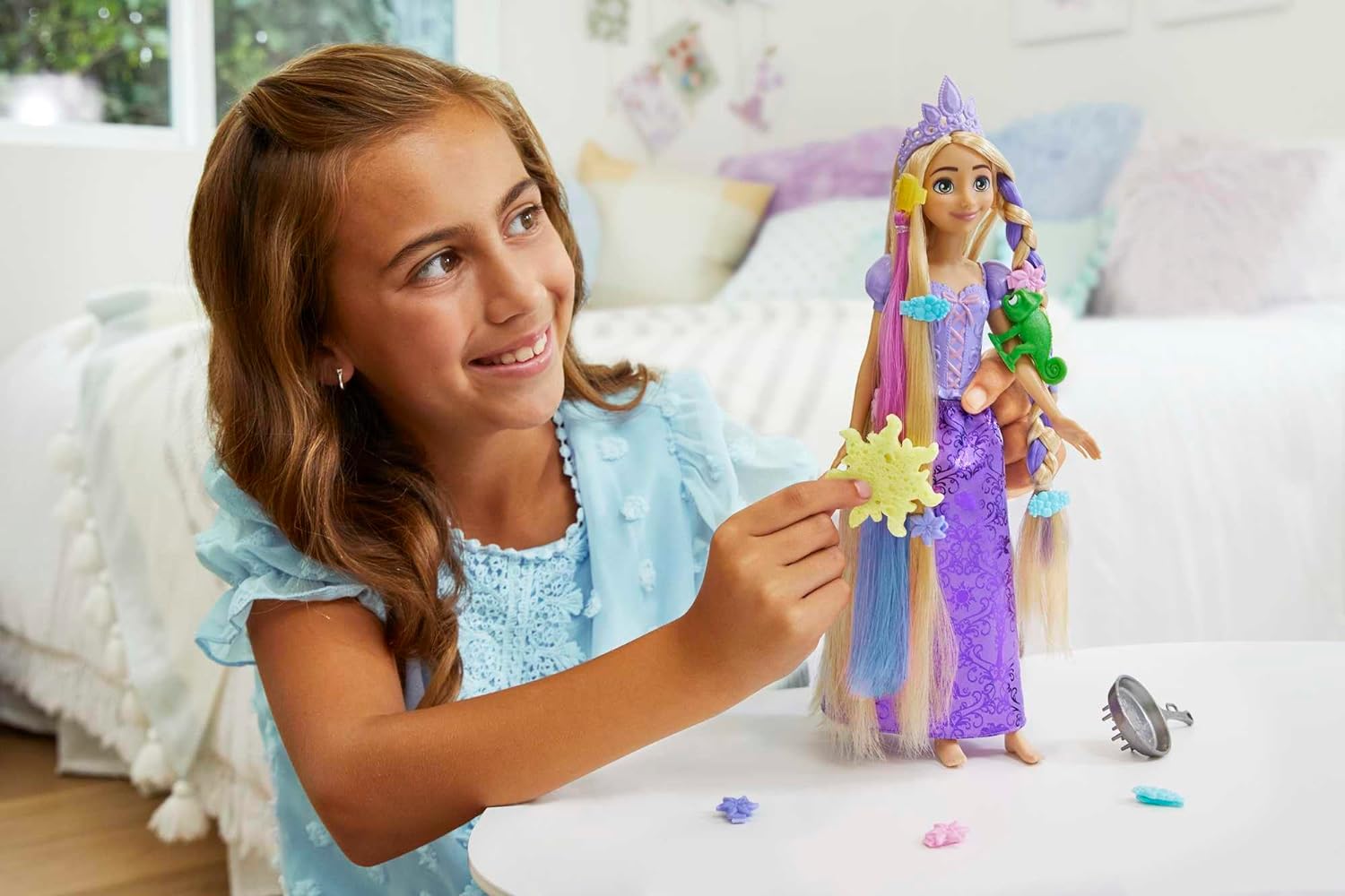 Mattel Disney Princess Fairy-Tale Hair Rapunzel Doll, Colour Changing Hair Extensions with Hairstyling Pieces and Doll Accessories, Includes Pascal, Toys for Ages 3 and Up, One Doll, HLW18