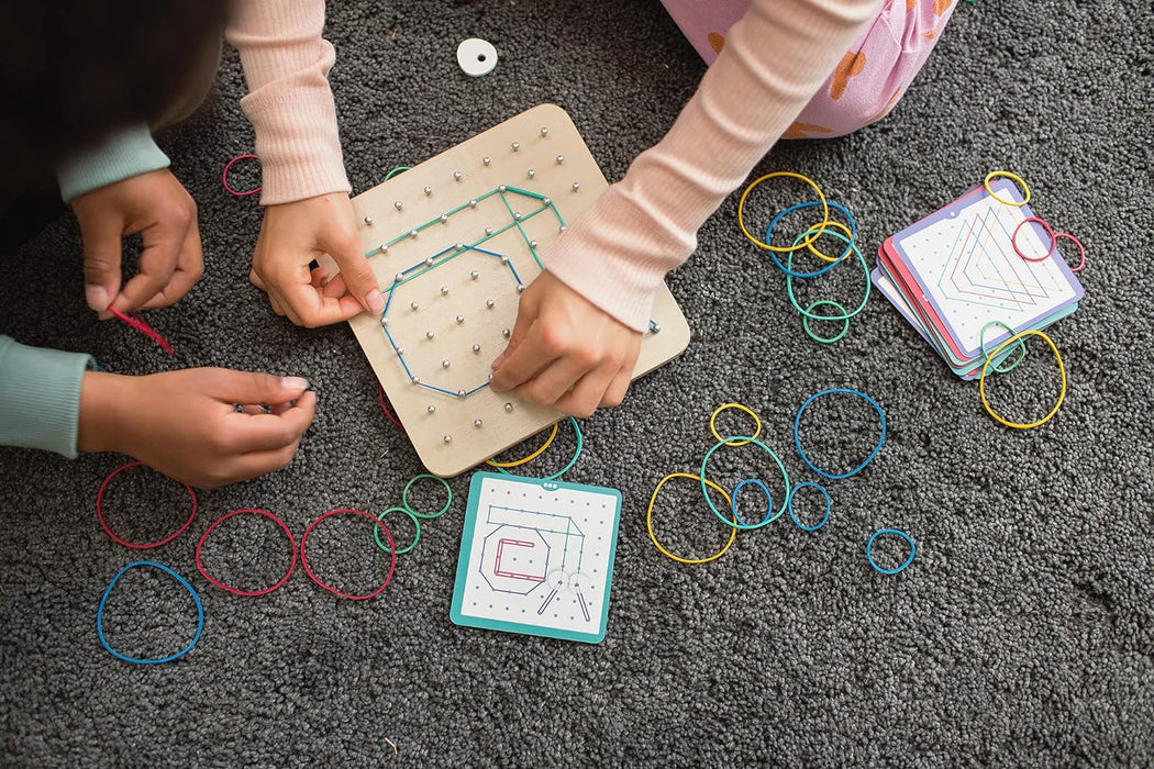 BS Toys Geoboard - Creative Toys - Wooden Toy - Elastics & Inspiration Cards Included - Toys for children Aged 4 Years and Over