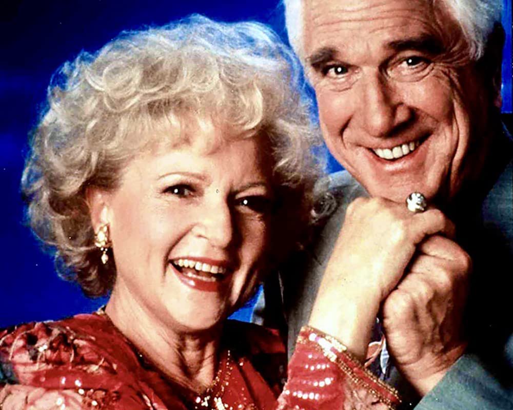 Der Unwiderstehliche - Eine zärtliche Kanone schlägt zu! / Komödie mit Leslie Nielsen und Betty White (Pidax Film-Klassiker