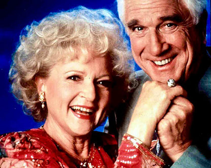 Der Unwiderstehliche - Eine zärtliche Kanone schlägt zu! / Komödie mit Leslie Nielsen und Betty White (Pidax Film-Klassiker