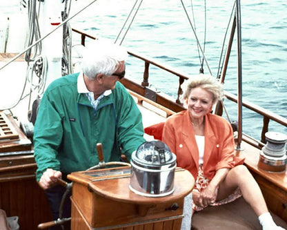 Der Unwiderstehliche - Eine zärtliche Kanone schlägt zu! / Komödie mit Leslie Nielsen und Betty White (Pidax Film-Klassiker