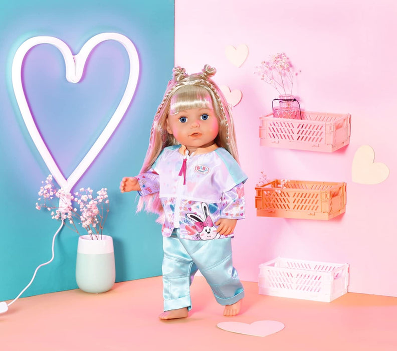 BABY born 832622 Conjunto Casual Rosa - para muñecas de 43 cm - Incluye - Chaqueta, Pantalones y Percha Fácil para Manos pequeñas - Fomenta la empatía y Las Habilidades sociales - Edad: 3+ años