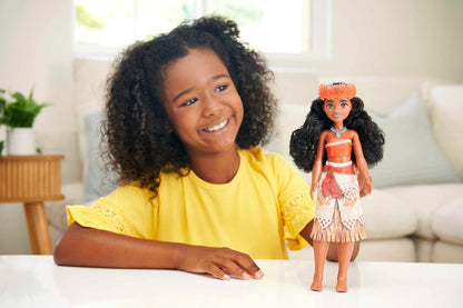 Mattel Disney Princess Toys, Vaiana Posable Fashion Doll with Sparkling Clothing and Accessories Inspired by the Disney Movie, Gift for Kids, HPG68