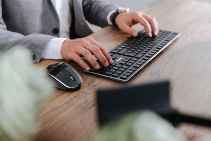 CHERRY MW 8C ERGO, wireless and rechargeable mouse, ergonomic right-handed mouse, Bluetooth® or radio connection, AES-128 encrypted, high-precision sensor