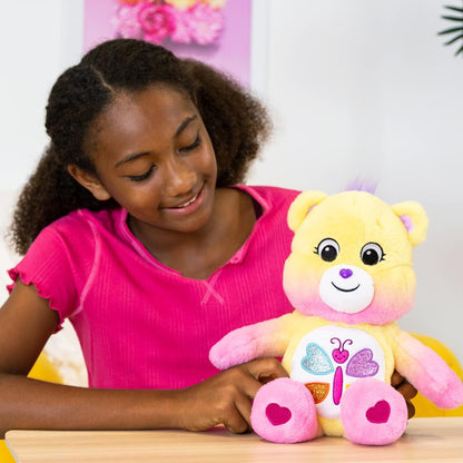 Care Bears | Beruhigender Herzbär (parfümiert) 35 cm mittelgroßer Plüsch | niedliches Spielzeug zum Sammeln, Kuscheltiere für Kinder, Stofftiere für Mädchen Jungen, süße Teddys, geeignet für Mädchen