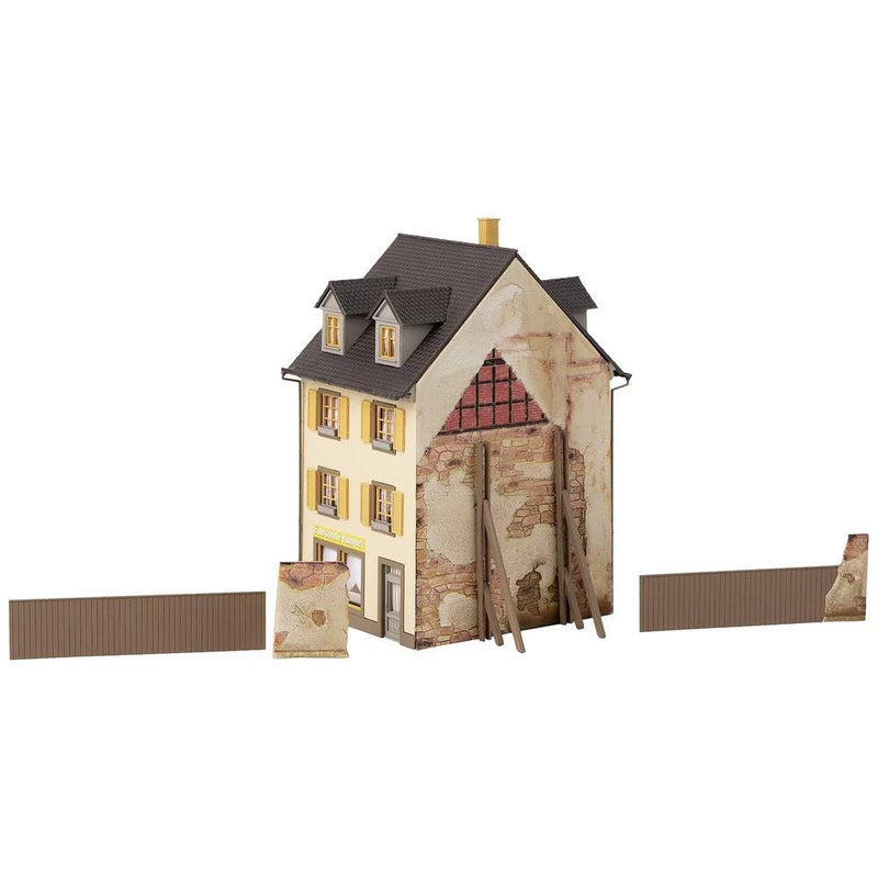 Faller 130692 Old Town House with Board Fence