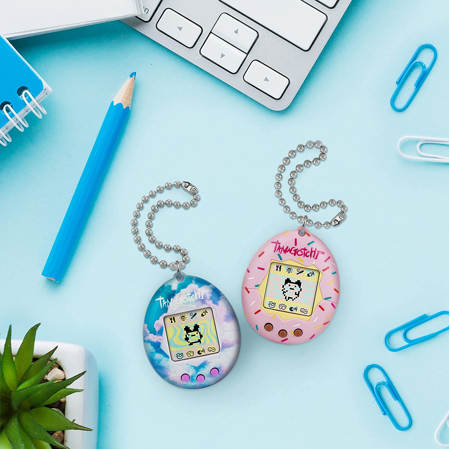TAMAGOTCHI Original Bandai Sky Shell with Chain - The Original Virtual Reality Pet 42948NBNP, Blue