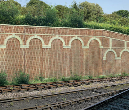 Hornby High Level Arched Retaining Walls x 2 (Red Brick)