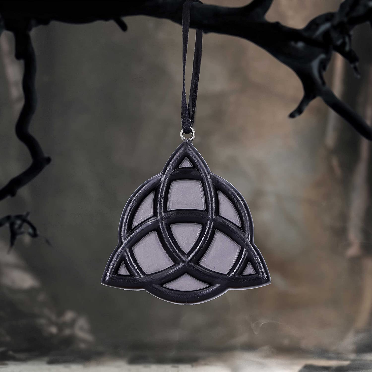 Nemesis Now Witching Wares Triquetra Magic - Adorno Colgante (poliresina, 6 cm