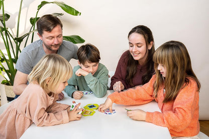 FlexiQ | Switch It! | Board Game | Ages 6+ | 2-8 Players | 10 Minutes Playing Time