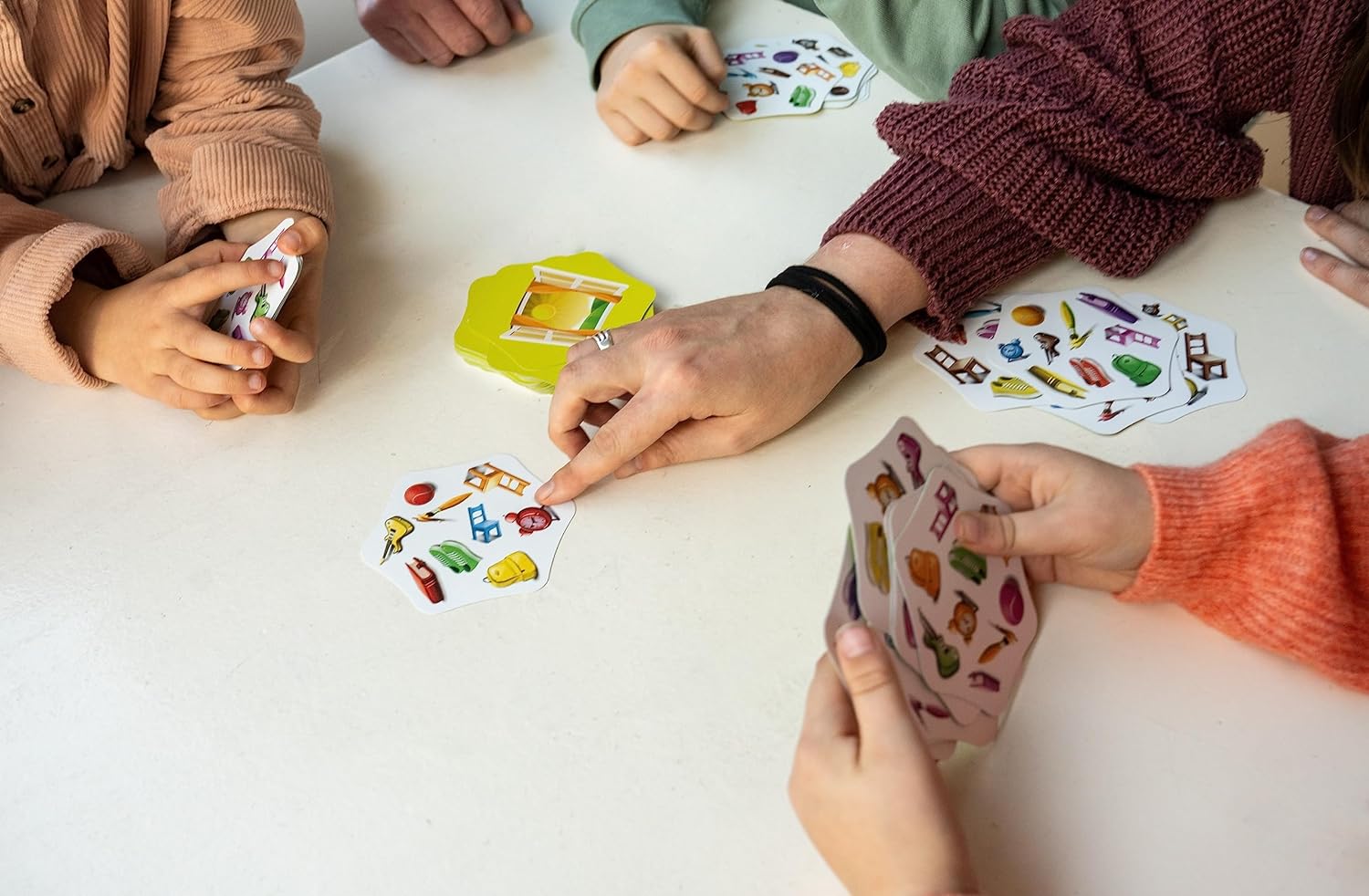 FlexiQ | Switch It! | Board Game | Ages 6+ | 2-8 Players | 10 Minutes Playing Time