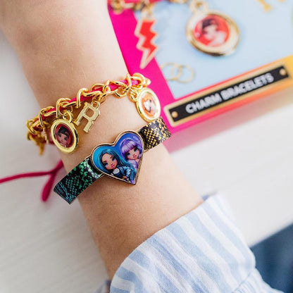 Totum Regenboog hoge bedelarmband, knutselset, maak 2 bedelarmbanden, met luxe satijnen lint en goudkleurige schakelarmband met suedinekoord, stickers en bedels, geschikt voor kinderen vanaf 5 jaar