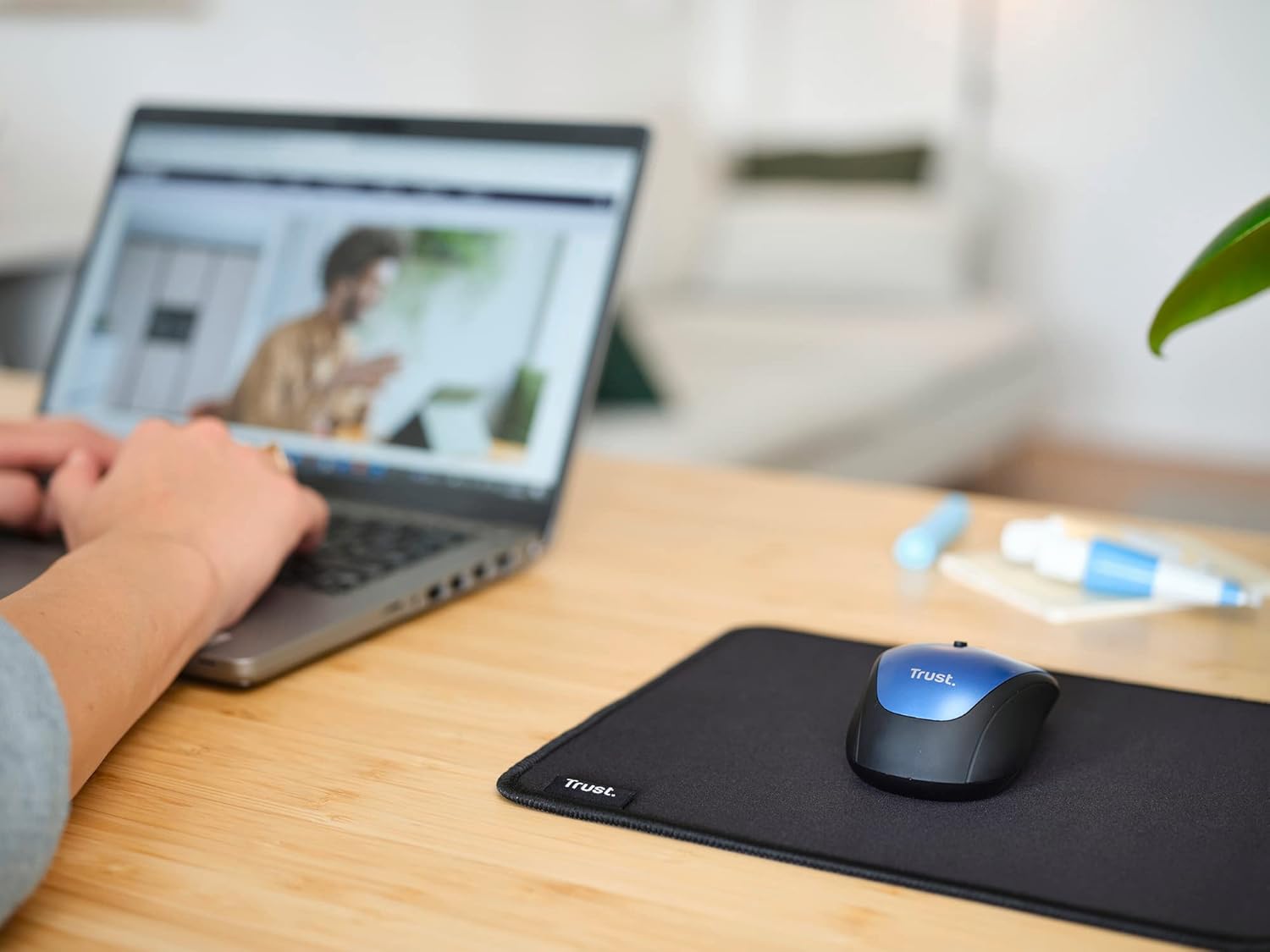 Trust Boye Mouse Pad, Sustainable Design, Rubber Anti-slip Bottom, 250 x 210 x 3mm, Mouse Mat with Stitched Edge, Machine Washable, Office Mouse Pad for Work, Home Office