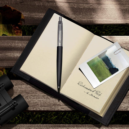 Parker - Bolígrafo Jotter XL, adorno cromado, punta mediana, tinta azul, en estuche de regalo, color negro mate Richmond, 1 Unidad (Paquete de 1)