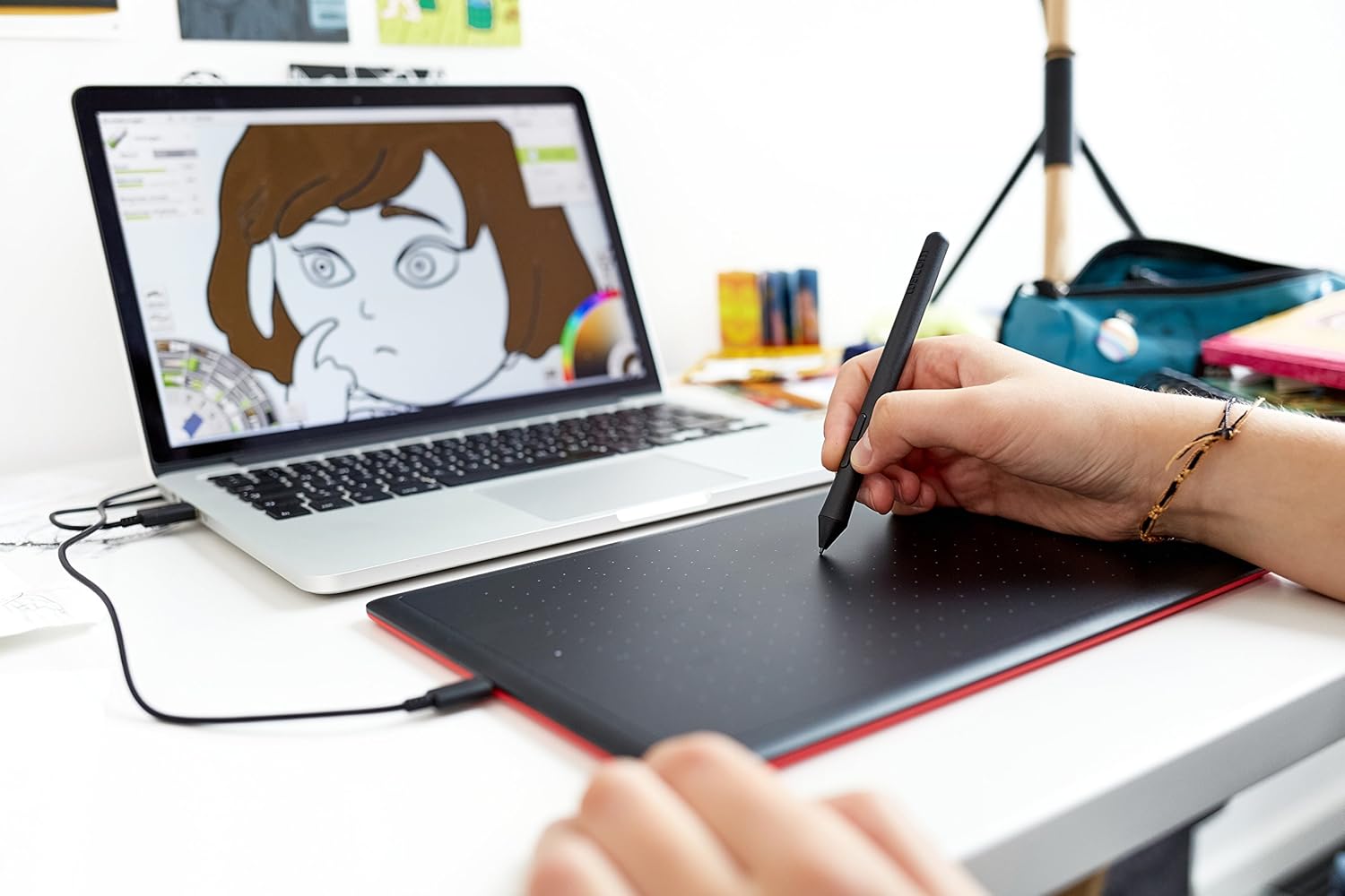 Wacom One by Wacom Medium Tableta digitalizadora, 2540 lineas por pulgada , 216 x 135 mm, USB, Negro - Tableta grafica (Alambrico, Pluma, 133 pps