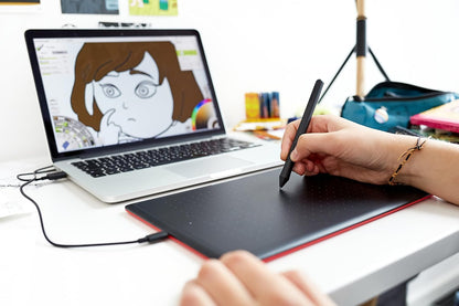 Wacom One by Wacom Medium Tableta digitalizadora, 2540 lineas por pulgada , 216 x 135 mm, USB, Negro - Tableta grafica (Alambrico, Pluma, 133 pps