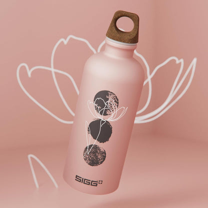 SIGG - Borraccia Alluminio - Traveller MyPlanet - Certificata Climate Neutral - Perfetta Per Bevande Gassate - Ermetica - Leggera - Senza BPA - 0,6L / 1L