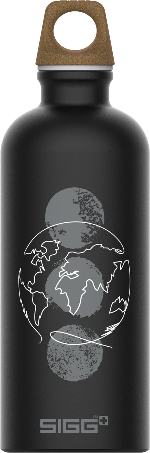 SIGG - Alu Trinkflasche Kinder - Traveller MyPlanet - Für Kohlensäurehaltige Getränke Geeignet - Auslaufsicher - Federleicht - BPA-frei - Klimaneutral Zertifiziert - 0,6L / 1L