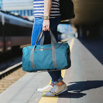 Borsa Sport Ripiegabile Ready in Tessuto Antigraffio, Tracolla Estensibile, Ideale per Viaggi, Sport e Lavoro, Dimensioni 48 x 20 x 27 cm Nero