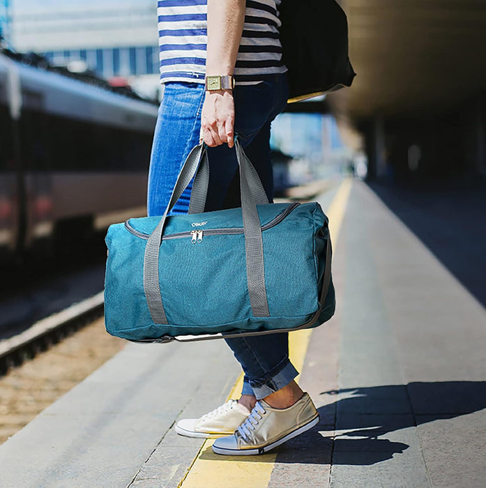 Borsa Sport Ripiegabile Ready in Tessuto Antigraffio, Tracolla Estensibile, Ideale per Viaggi, Sport e Lavoro, Dimensioni 48 x 20 x 27 cm Nero