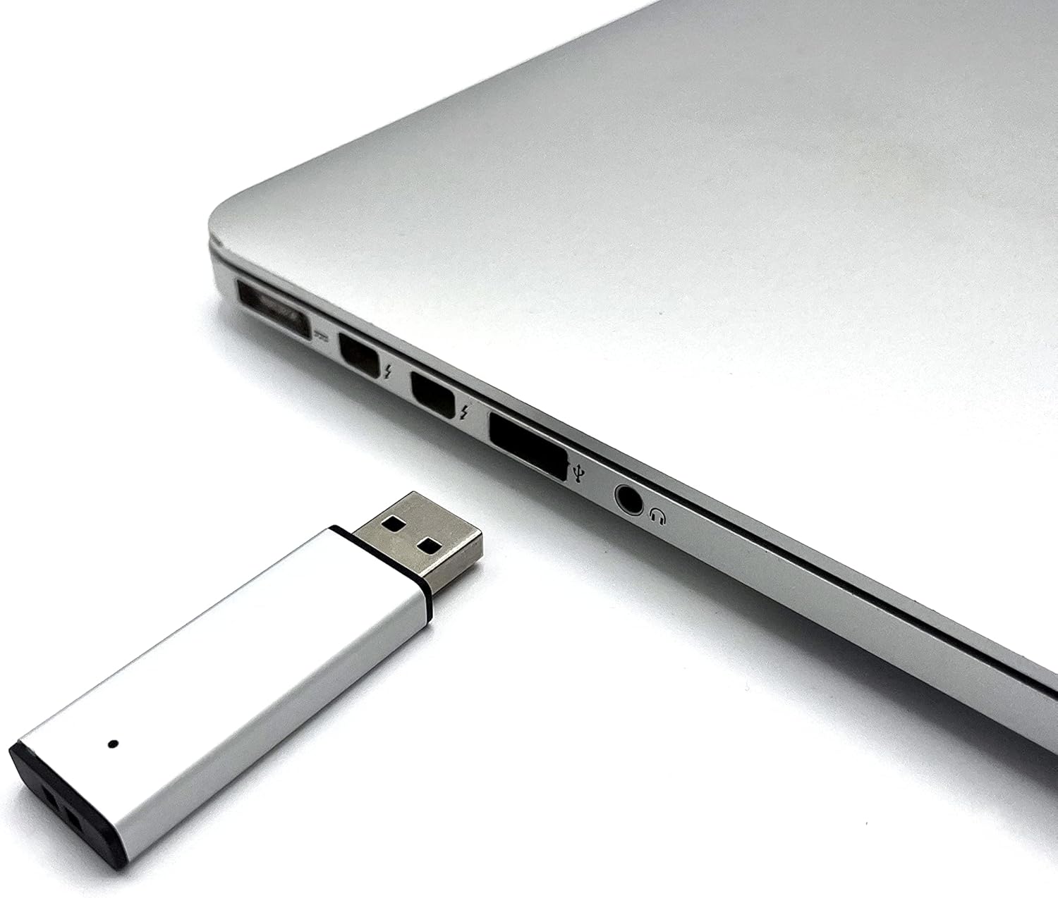 Nilox, Chiavetta USB Nilox da 4GB, PenDrive Bulk 2.0 con Capacità di 4GB, con Velocità di Lettura/Scrittura di 12 MB/s, Compatibilità Universale, Facile Installazione con Plug & Play
