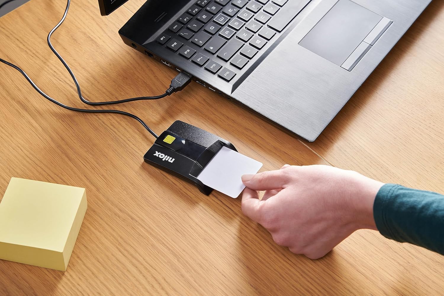 Nilox, Lettore Smart Card Firma Digitale, per Tutti I Tipi di Smart Card a Chip, Connessione USB 2.0, Compatibile con USB CCID Transport Rev1.1, Implementazione ISO-7816, Conforme ISO 7816 (1, 2 e 3