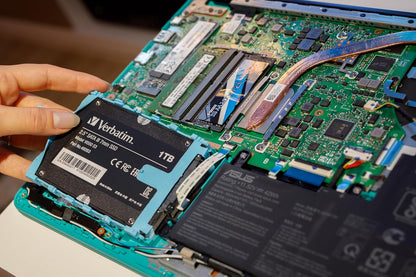 Verbatim Vi550 S3 SSD - internal SSD 1TB - Solid State Drive - 2.5'' SATA III interface - internal SSD drive with 3D NAND technology - high performance SSD 1TB - up to 560MB/s - black