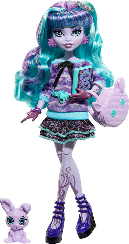 Monster High Doll and Sleepover Accessories, Twyla Doll with Pet Bunny Dustin, Creepover Party, HLP87 Twyla Nightwear Set