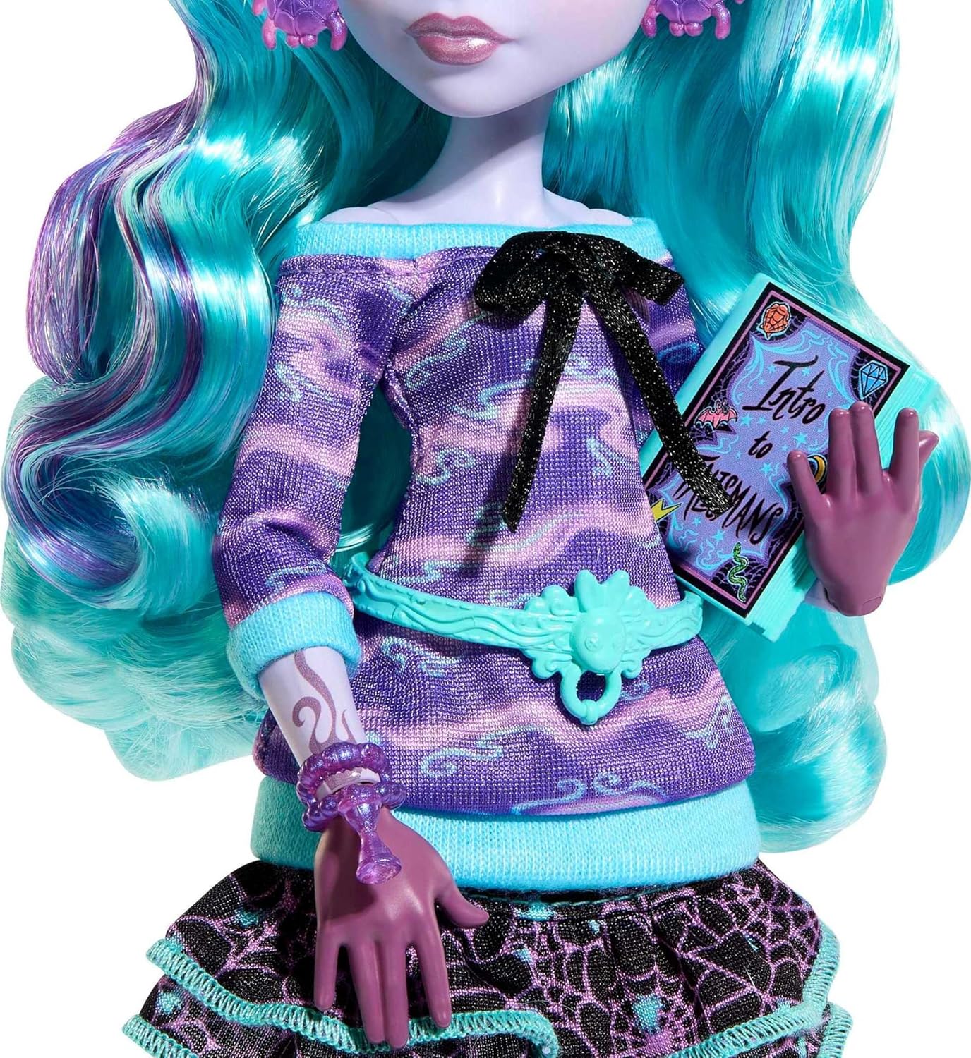 Monster High Doll and Sleepover Accessories, Twyla Doll with Pet Bunny Dustin, Creepover Party, HLP87 Twyla Nightwear Set