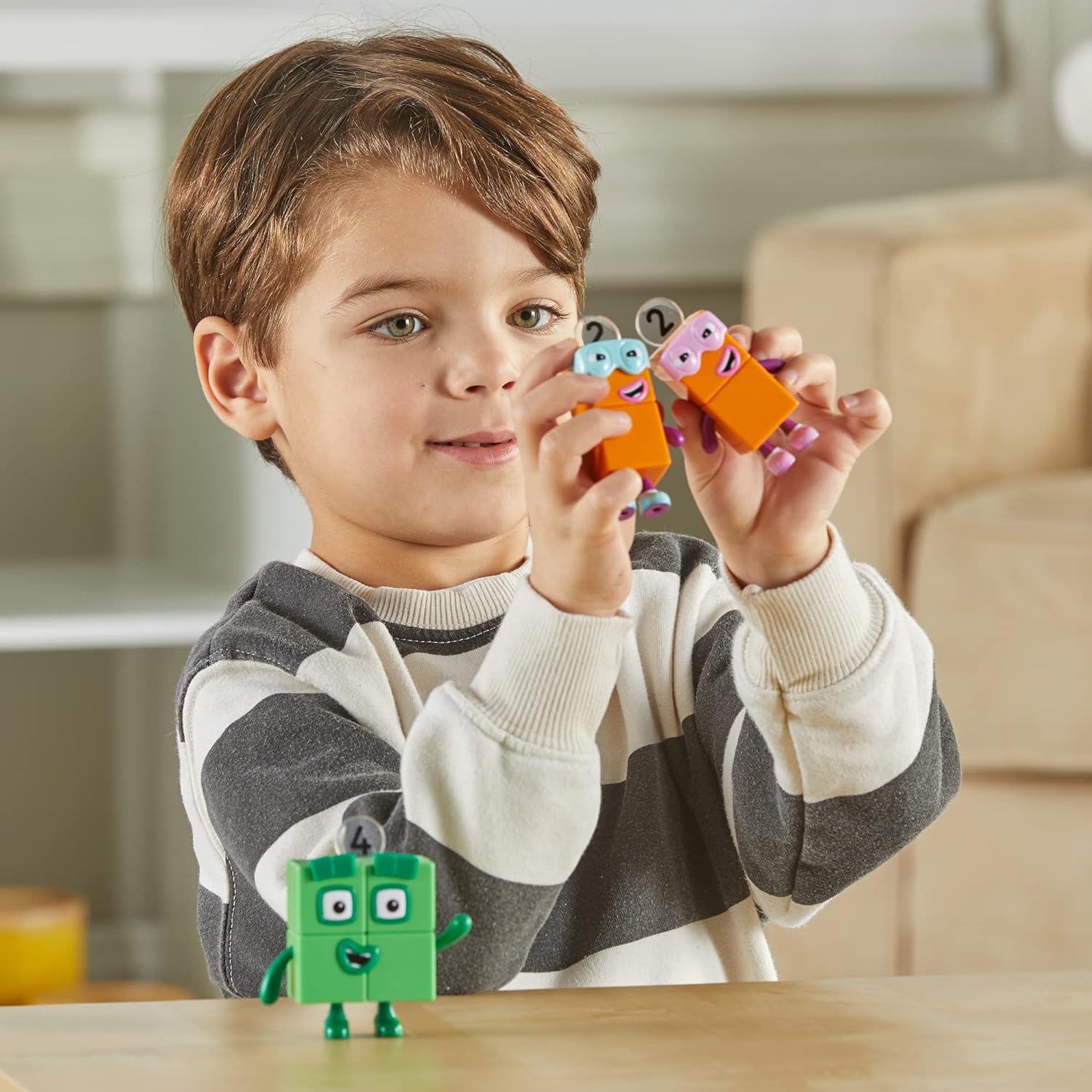 Learning Resources, Giocattoli da Collezione Ufficiali, Include i Numberblocks Quattro e i 2 Terribili Due, con Braccia modellabili per Un Gioco Realistico, Multicolore, HM95355-UK