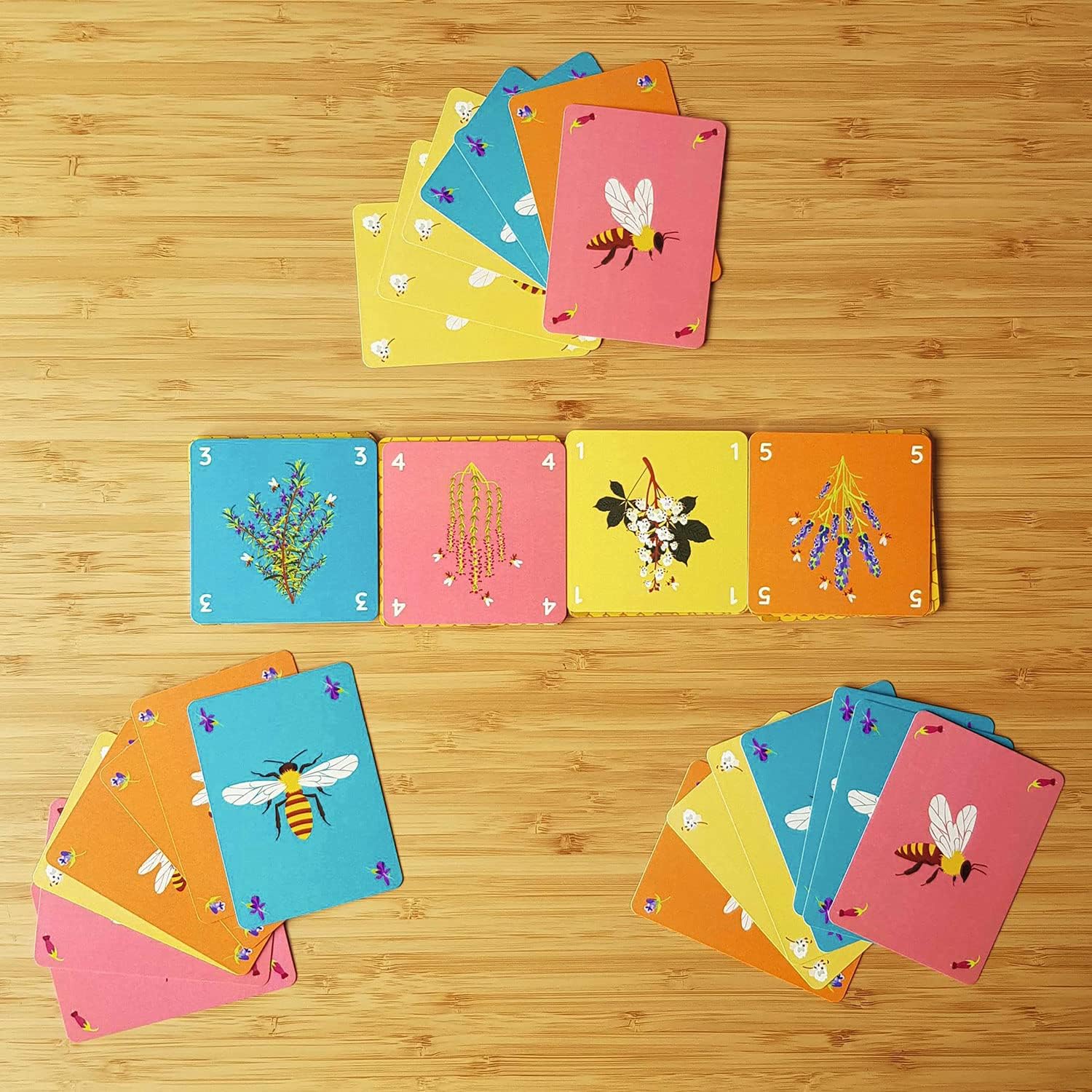 Helvetiq | Happy Bee | Card Game | Ages 8+ | 3-6 Players | 15 Minutes Playing Time