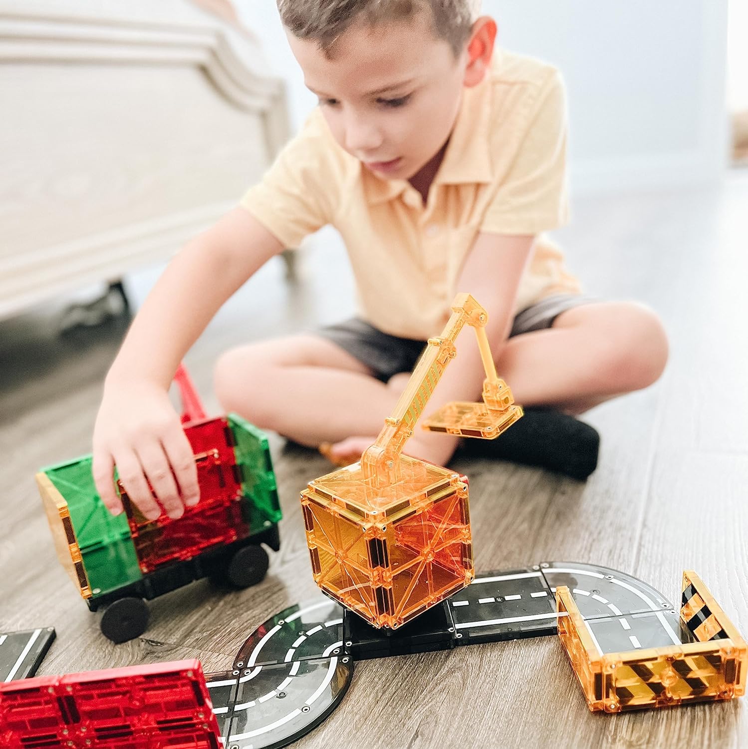 Magna-Tiles Builder Set, The Original Magnetic Building Tiles for Creative Open-Ended Play, Educational Toys for Children Ages 3 Years + (32 Pieces