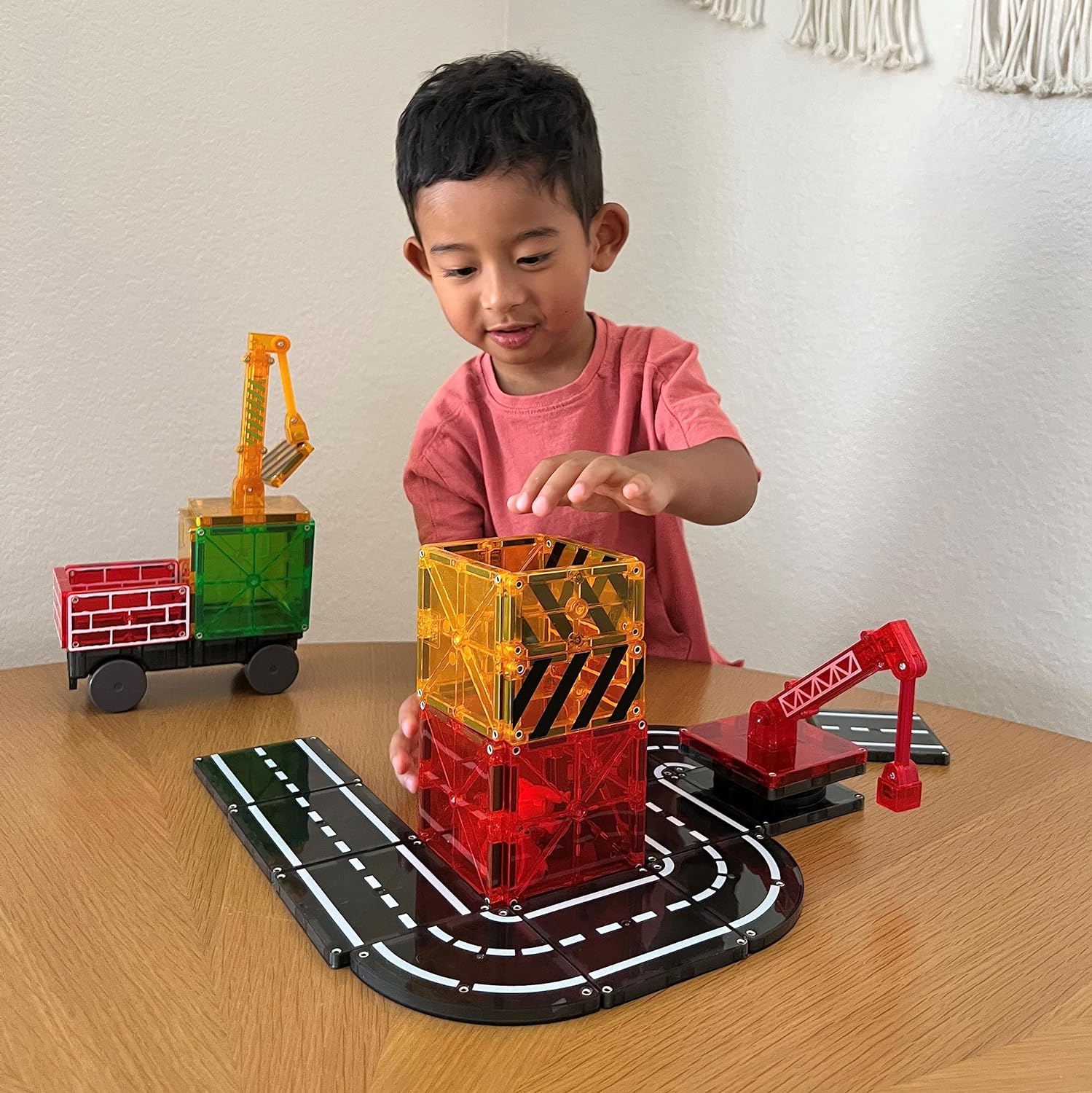 Magna-Tiles Builder Set, The Original Magnetic Building Tiles for Creative Open-Ended Play, Educational Toys for Children Ages 3 Years + (32 Pieces