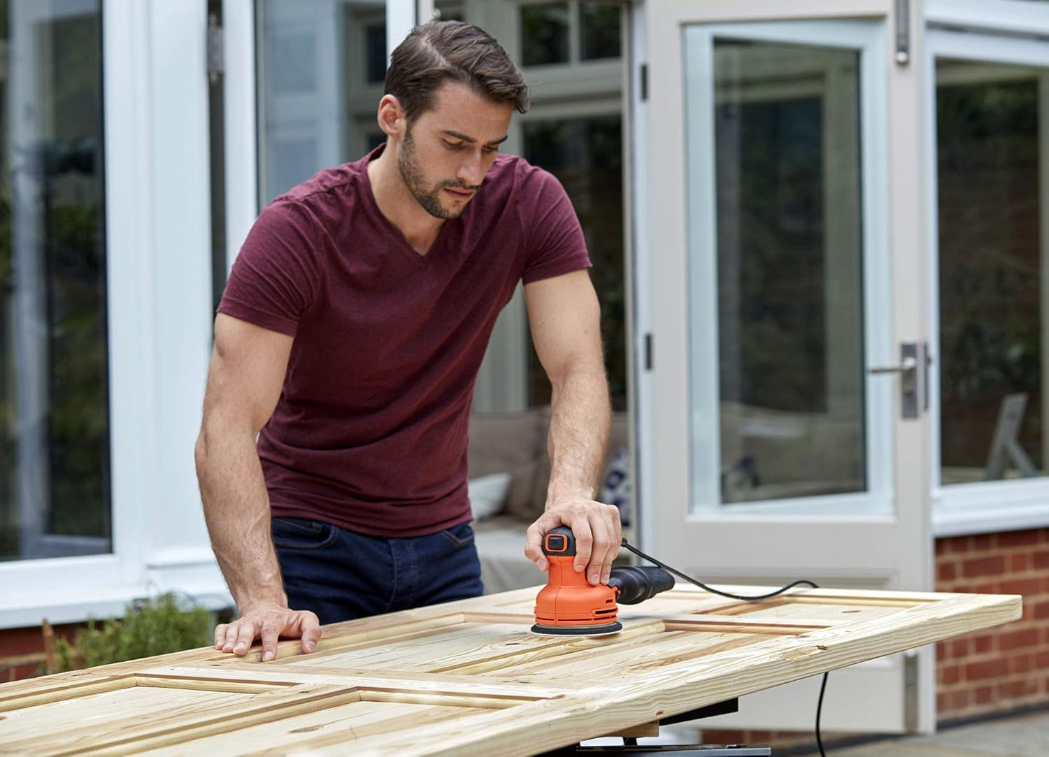 Black+Decker Exzenterschleifer BEW210 (230W, Scheiben-Ø 125 mm, mit integrierter Staubabsaugung, zum Schleifen/Polieren, Klettfix-System, inkl. 1 Schleifpapier K120