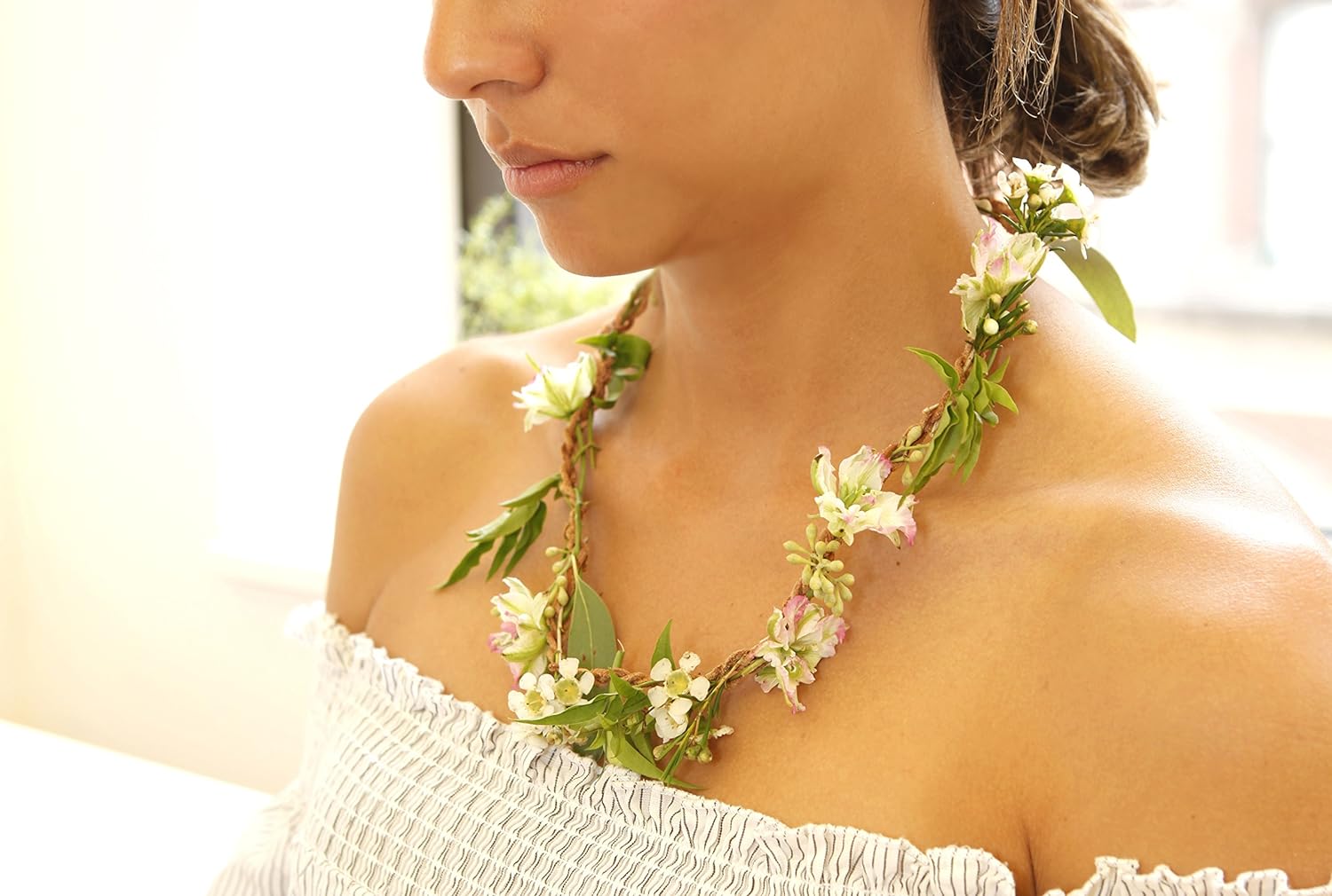 Huckleberry Make Your Own Fresh Flower Necklace Kikkerland (HB01