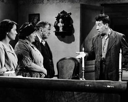 Der Totentisch (La table aux crevés) / Schwarze Komödie mit Publikumsliebling Fernandel (bekannt als "Don Camillo") (Pidax Film-Klassiker