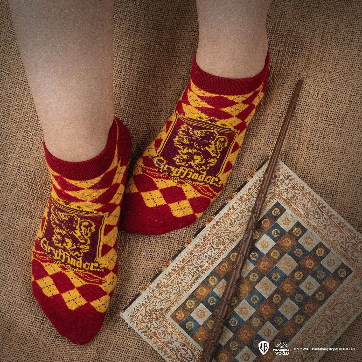 Cinereplicas - Harry Potter - Socks - Set of 3 - Gryffindor/Slytherin/Ravenclaw/Hufflepuff - Official Licence Red