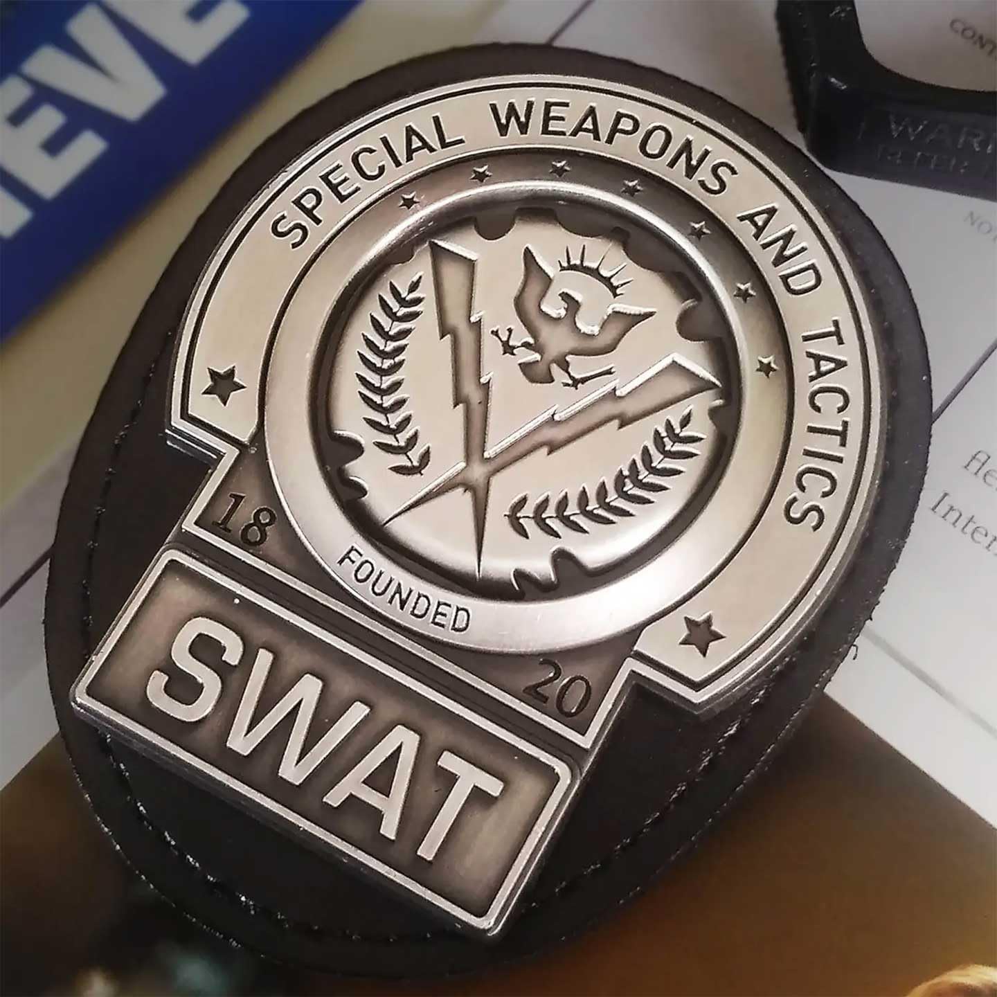 Fanattik Batman réplica 1/1 The Dark Knight Gotham City swat Badge Limited Edition