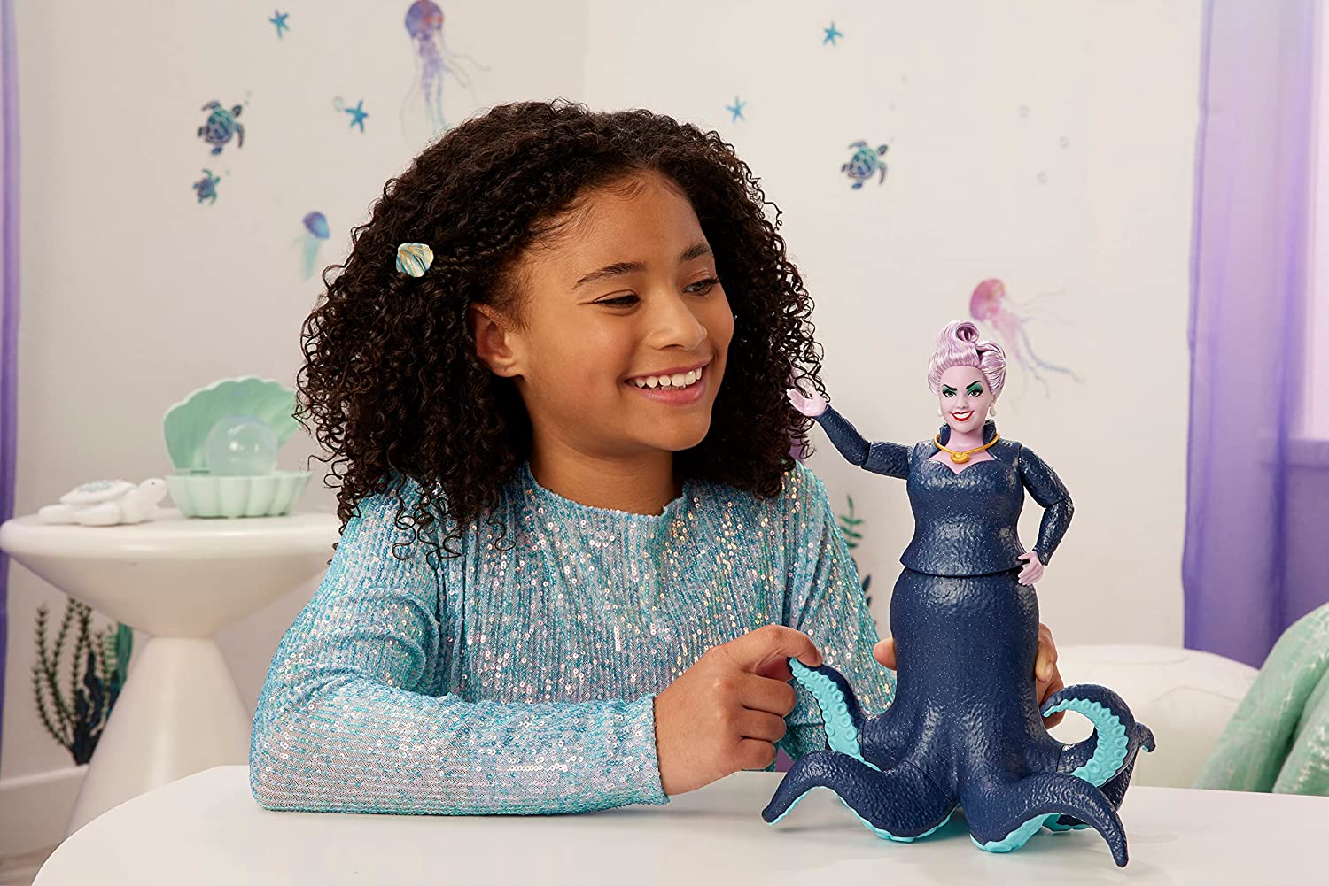 Mattel Disney La Sirenita Muñeca Úrsula villana con tentáculos de purpurina articulados, juguete +3 años (HLX12