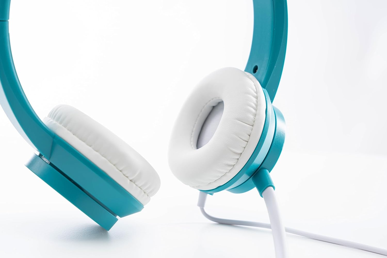 Celly, Cuffie a Filo Linea Pantone, Cuffie Over-ear con Microfono Regolabile e Connettore Jack 3.5mm, Lunghezza cavo 1,2m, Archetto Regolabile, Cuffie con Design Elegante, Emerald Lake
