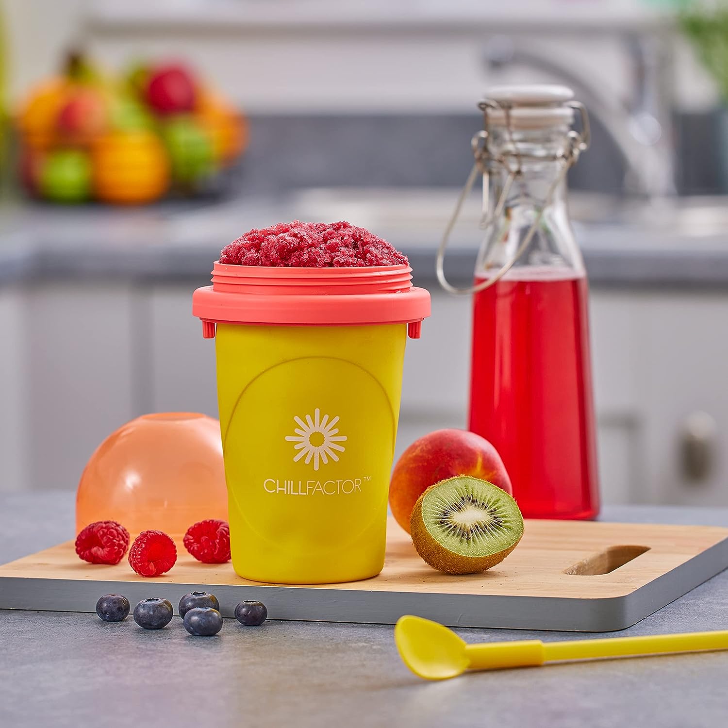 ChillFactor Slushy Maker Mango Mania-Taza Reutilizable caseros. Juguete de Cocina para Hacer granizados, Color Rosso, Talla única (Character Options LTD 07950