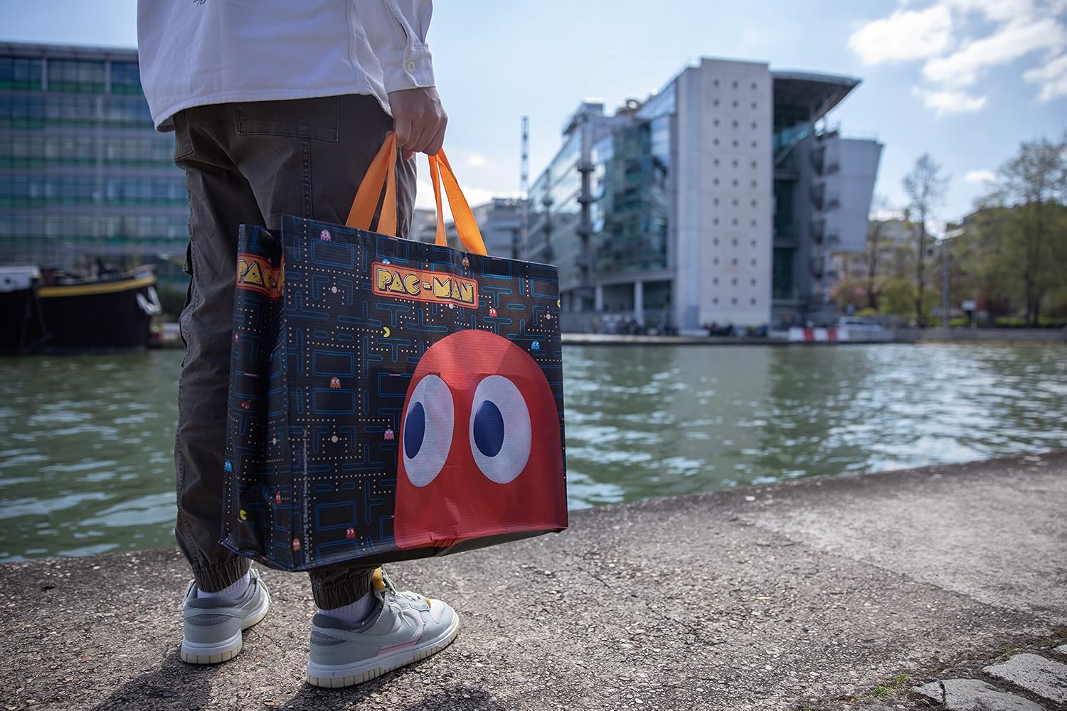 Konix Pac-Man Bolsa de Compras 40 x 45 x 20 cm - Material reciclado - Diseño laberinto