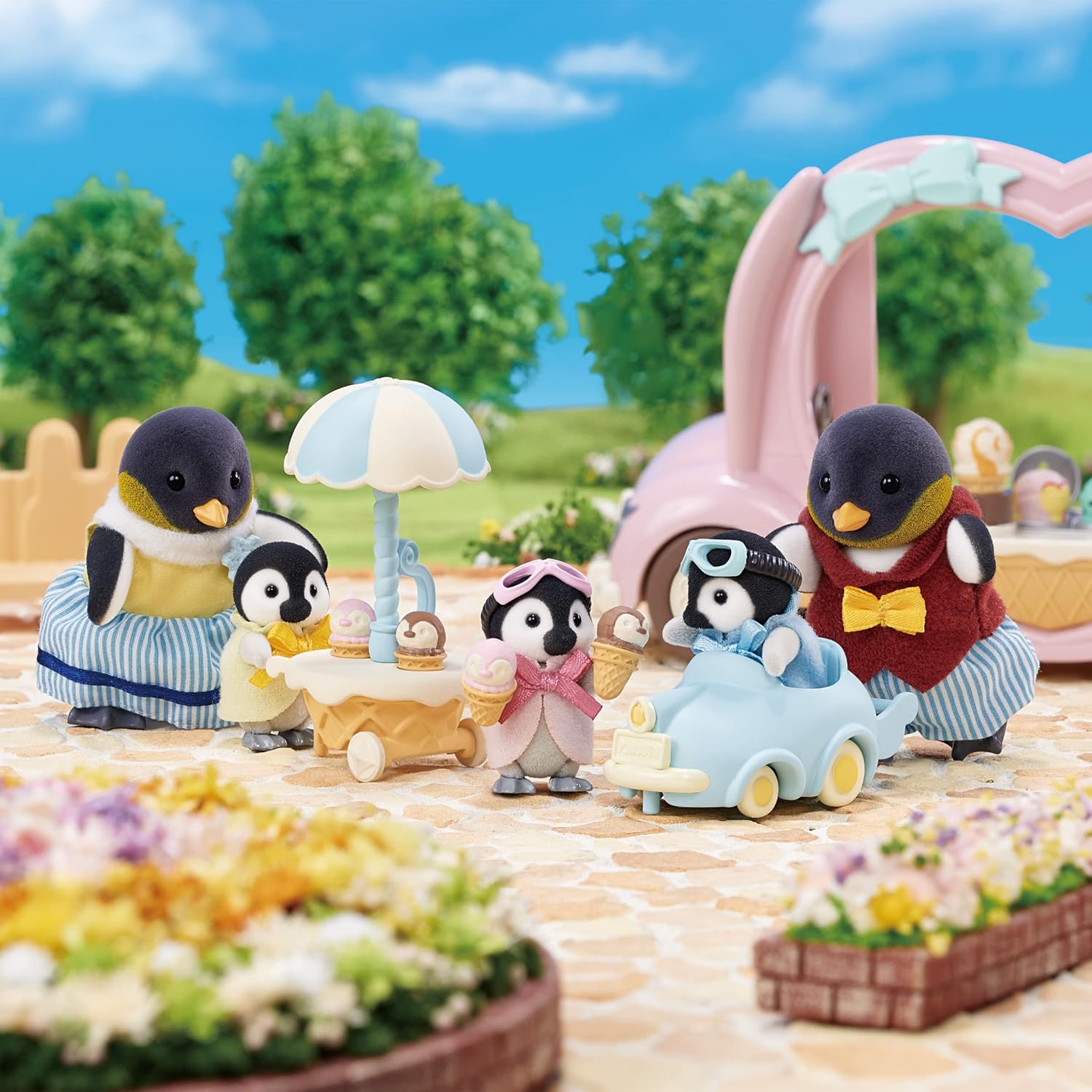 Sylvanian Families 5695 Penguin Babies Ride ‘n Play - Dollhouse Playsets, Multicolor