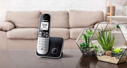 Panasonic KX-TG6852JTB Telefono Cordless Digitale, Unità Base e 2 Ricevitori, ID Chiamante, Blocco Chiamate Indesiderate, Suoneria Categoria, Display LCD, Tastiera Illuminata, Nero senza segreteria te