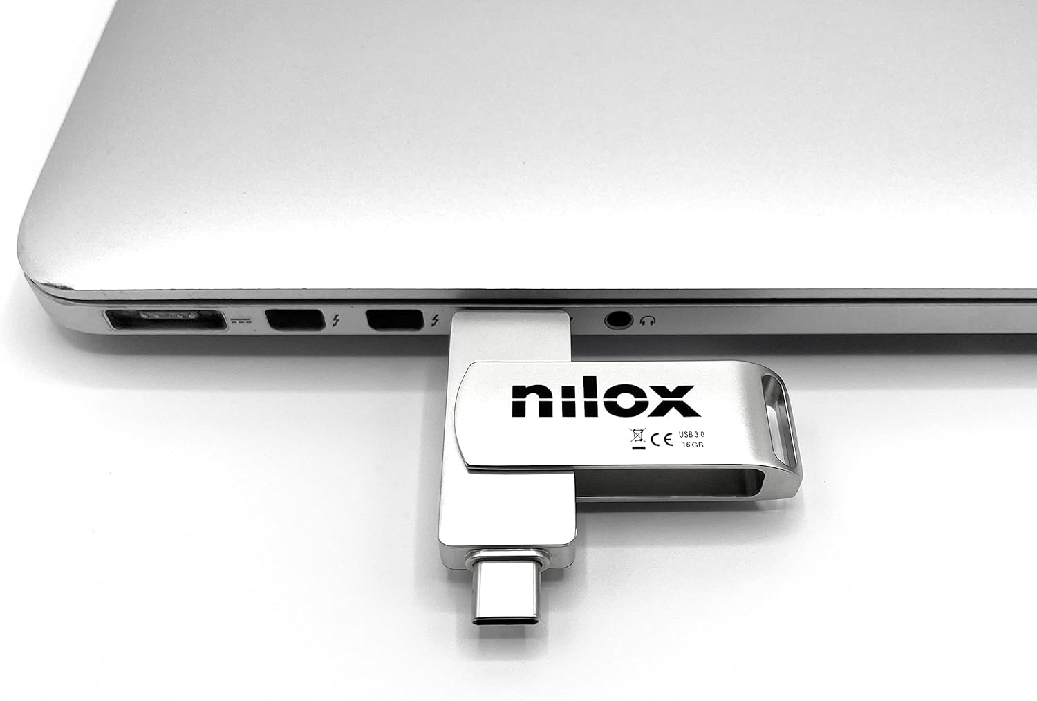 Nilox, Chiavetta USB Nilox da 16GB, PenDrive 3.0 Type C con Capacità di 16GB, Velocità di Lettura 80 MB/s e Scrittura a 30 MB/s, Compatibilità Universale, Facile Installazione con Plug & Play, Argento