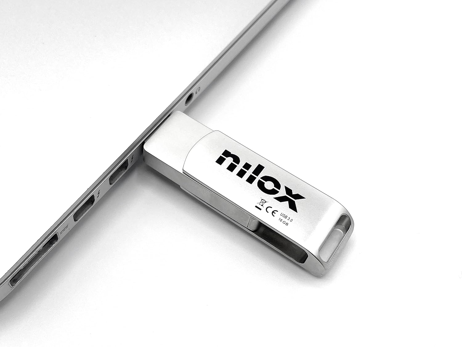 Nilox, Chiavetta USB Nilox da 16GB, PenDrive 3.0 Type C con Capacità di 16GB, Velocità di Lettura 80 MB/s e Scrittura a 30 MB/s, Compatibilità Universale, Facile Installazione con Plug & Play, Argento